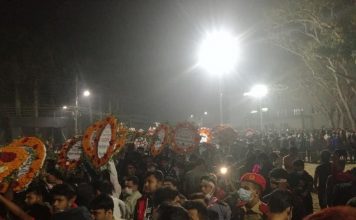 শহীদ মিনারে জনতার ঢল শহীদ মিনারে জনতার ঢল