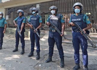 গুজব ও বিশৃঙ্খলা ঠেকাতে সতর্ক অবস্থানে পুলিশ